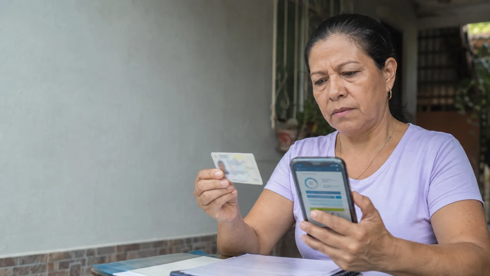Woman checking Colombia’s RUI information by ID on her phone