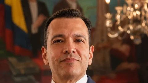 Pedro Bonett — doble habilitación en odontología y cumplimiento normativo