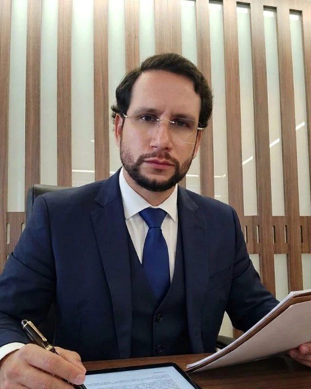 Pedro Bonett Sumbatoff, abogado de Derecho Procesal, Civil, Comercial y del Consumidor